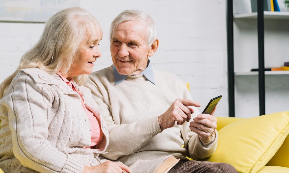 senior-couple-using-smartphone